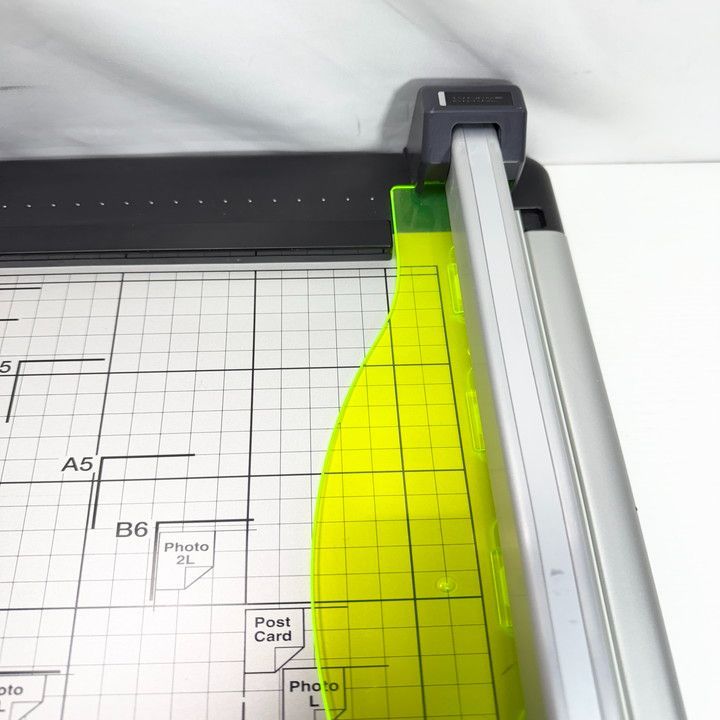 カール事務器(CARL) 裁断機 ペーパーカッター A4対応 40枚裁断