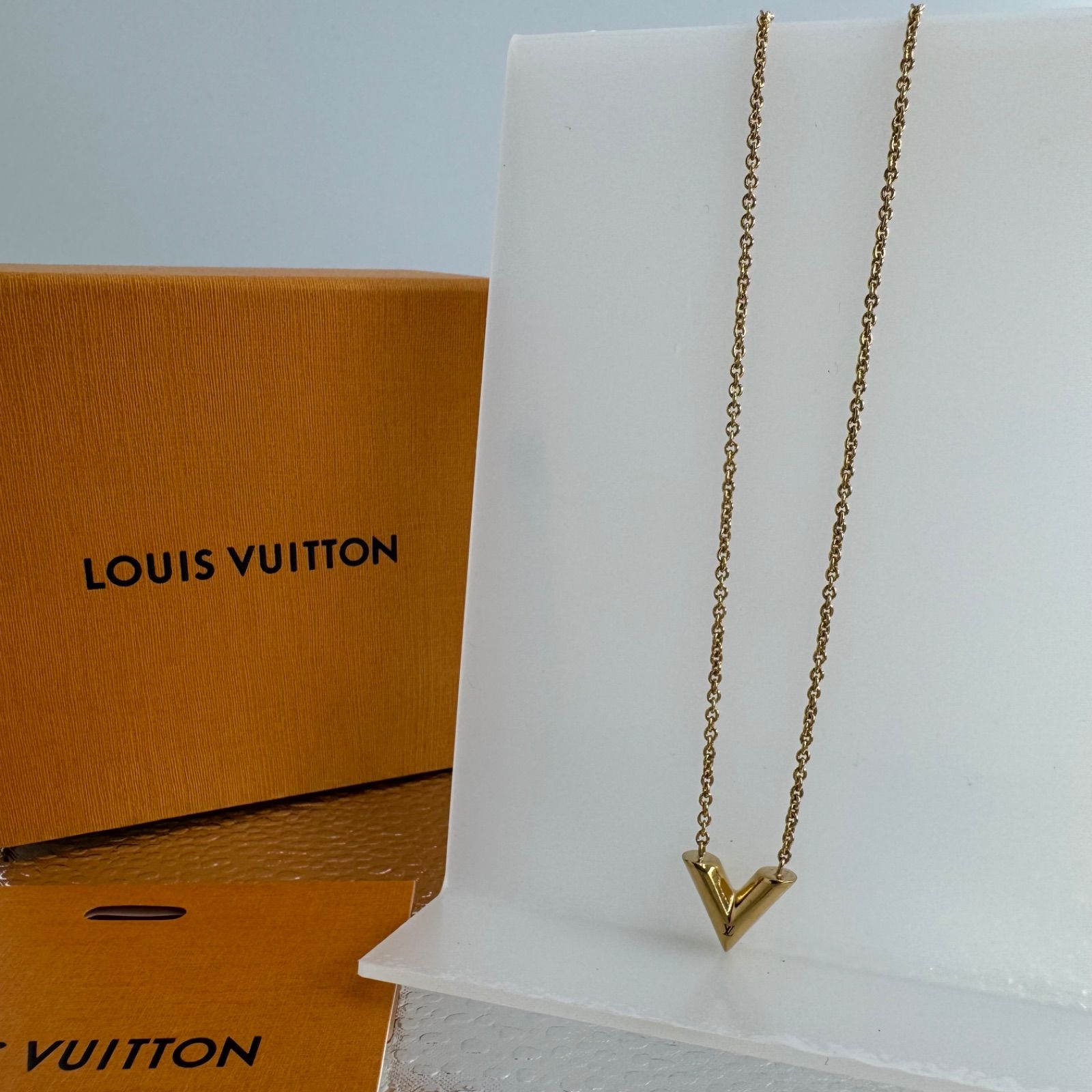 Louis Vuitton ネックレス エッセンシャルV ギフトに最適】Louis Vuitton エッセンシャル V ネックレス