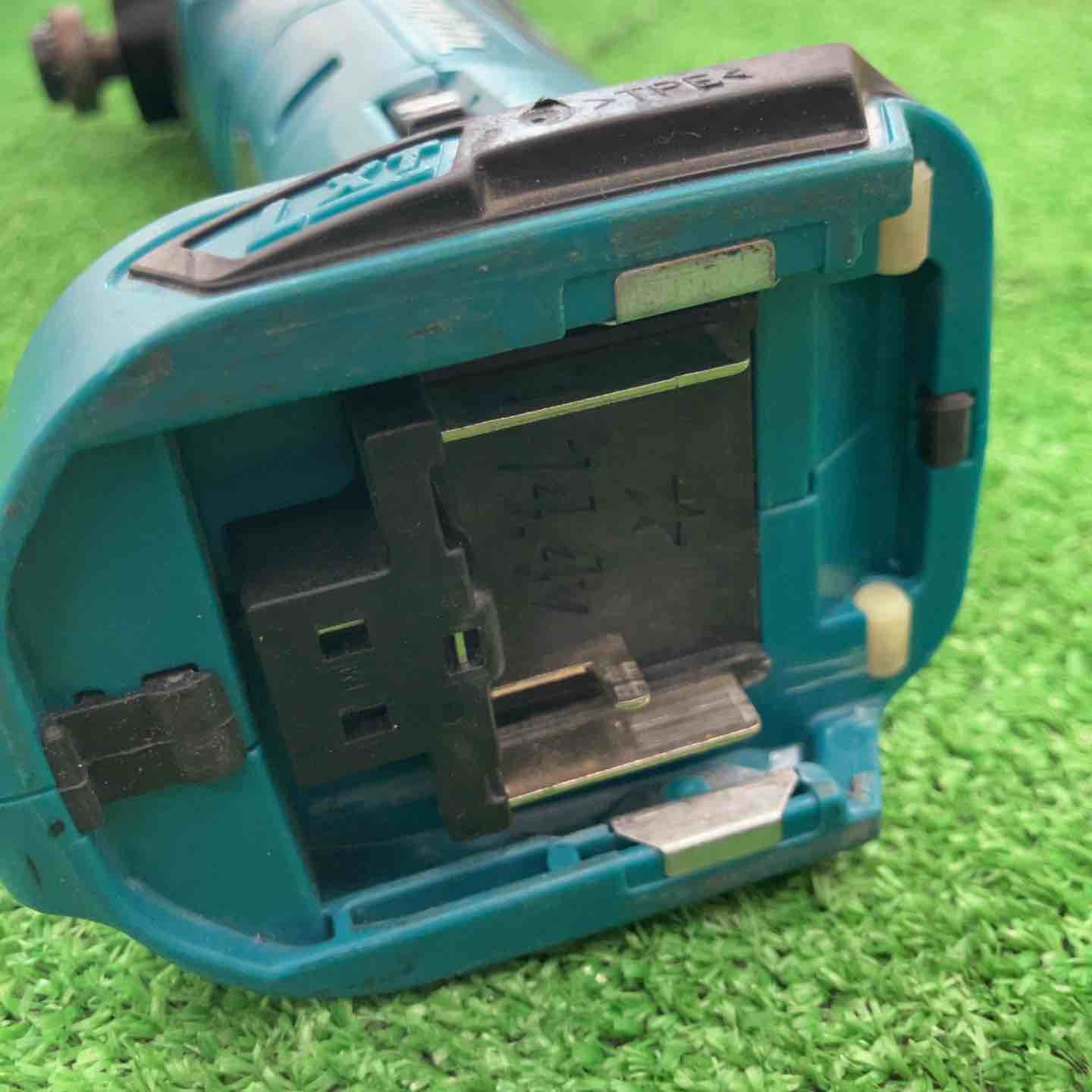 中古品】 マキタ/makita 14.4vコードレスマルチツール・TM40DZ 中古品】 マキタ/makita 14.4vコードレスマルチツール・TM40DZ