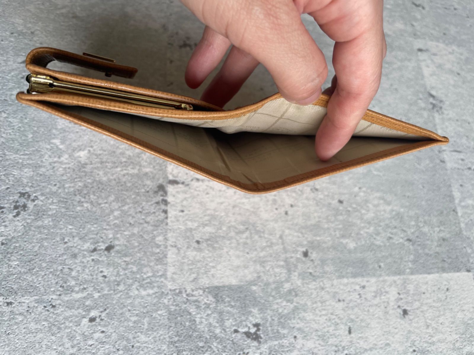 CELINE サルキープレート がま口財布 ベージュ - メルカリ 