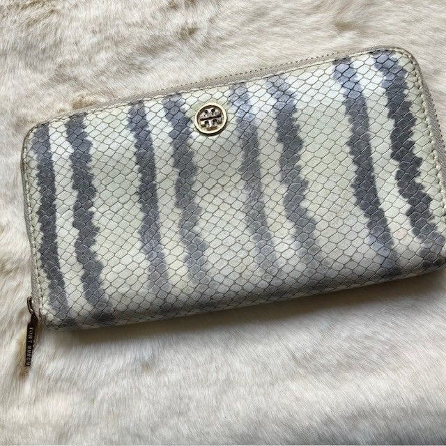 【未使用】TORY BURCH トリーバーチ 長財布 パイソン グレー ラウンド Tory Burch - トリーバーチ 長財布 パイソンの通販 by やや's