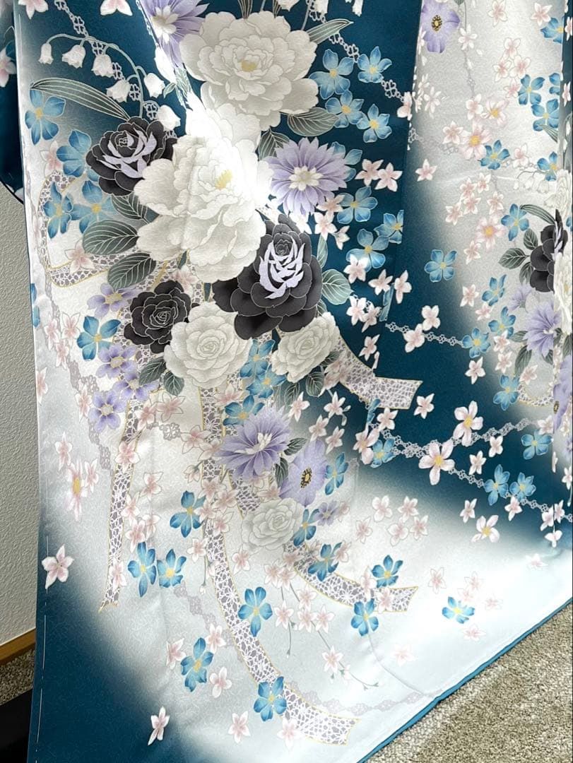 ポリエステル 振袖 牡丹 紋意匠 正絹 ぼかし八掛 躾糸付き S225 ポリエステル 振袖 牡丹 薔薇 紋意匠 ぼかし八掛 躾糸付き - メルカリ