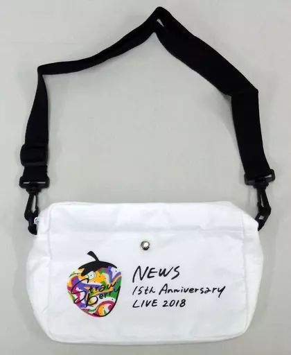 NEWS - NEWS  LIVE 2018 strawberry ボディーバッグ 中古】バッグ(男性) NEWS “Strawberry”ボディーバッグ 「NEWS