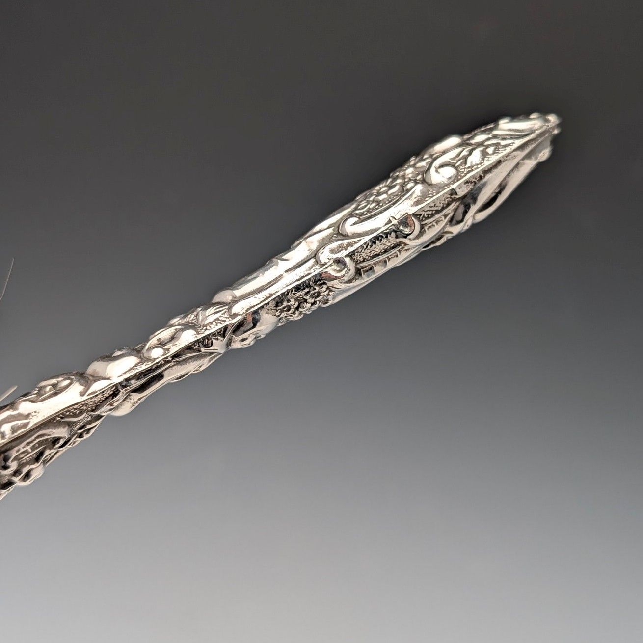 1910年 英国アンティーク 純銀装飾ハンドル ヘアブラシペア J&amp;R Griffin 1910年 英国アンティーク 純銀装飾ハンドル ヘアブラシペア J&R
