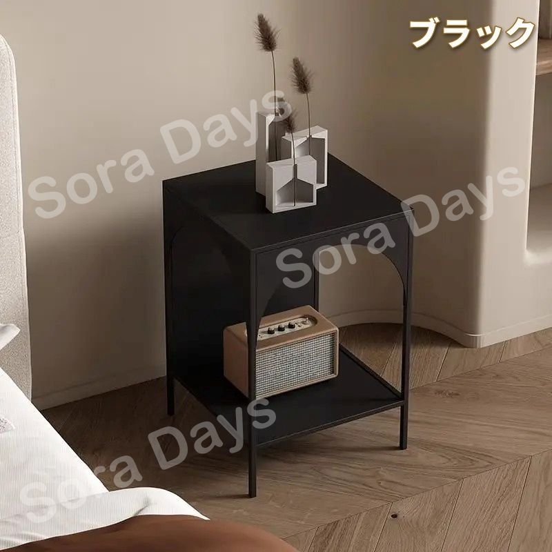 スペース効率と機能美を兼ね備えたモダンデザイン サイドテーブル