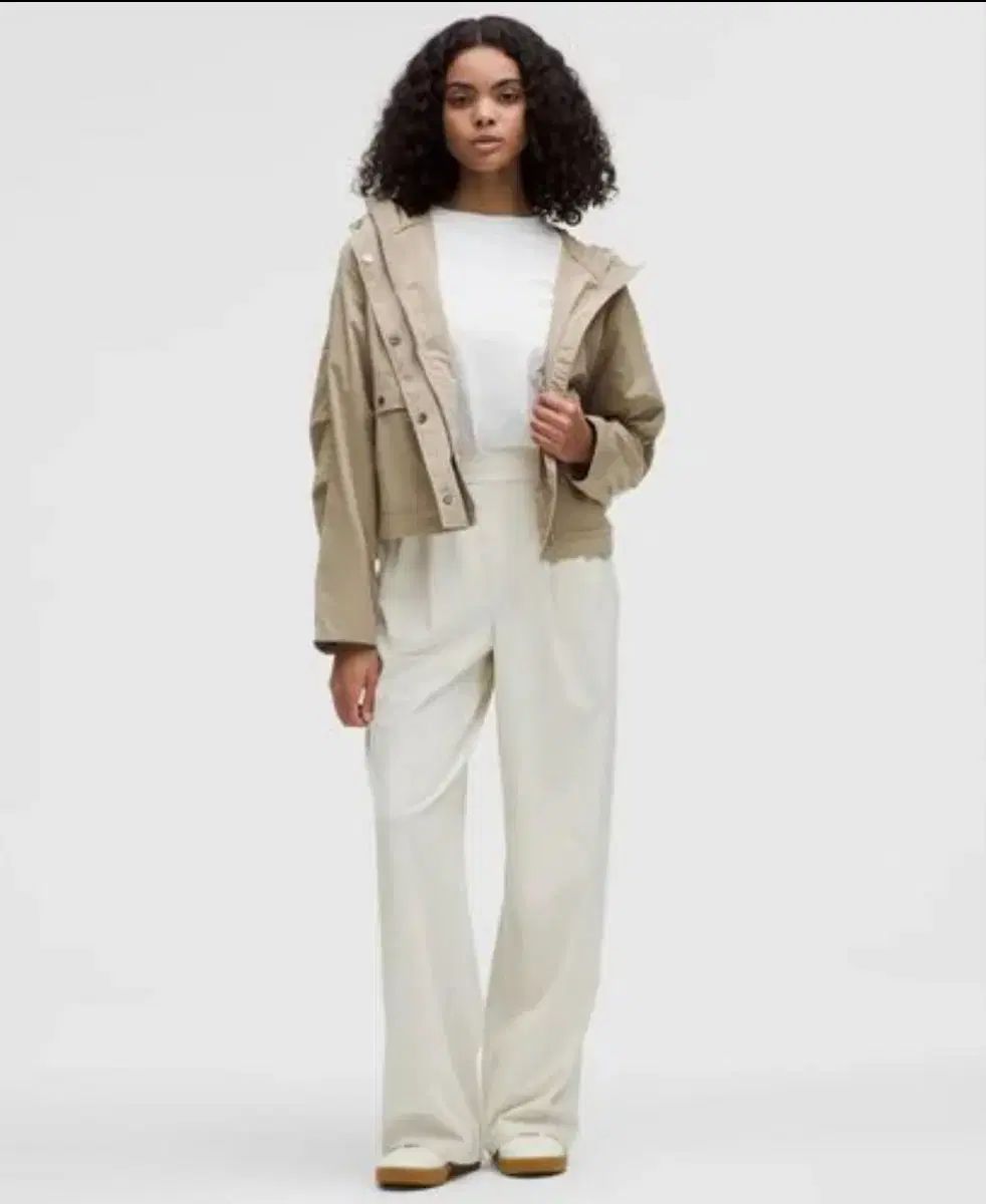 lululemon ルルレモン クロップド ユーティリティー ウインドブレーカー