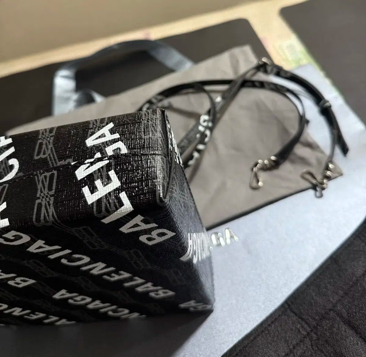 【BALENCIAGA】BBモノグラムミニトートバッグ クロスバッグ BALENCIAGA(バレンシアガ) ブラック BB モノグラム クロスバッグ