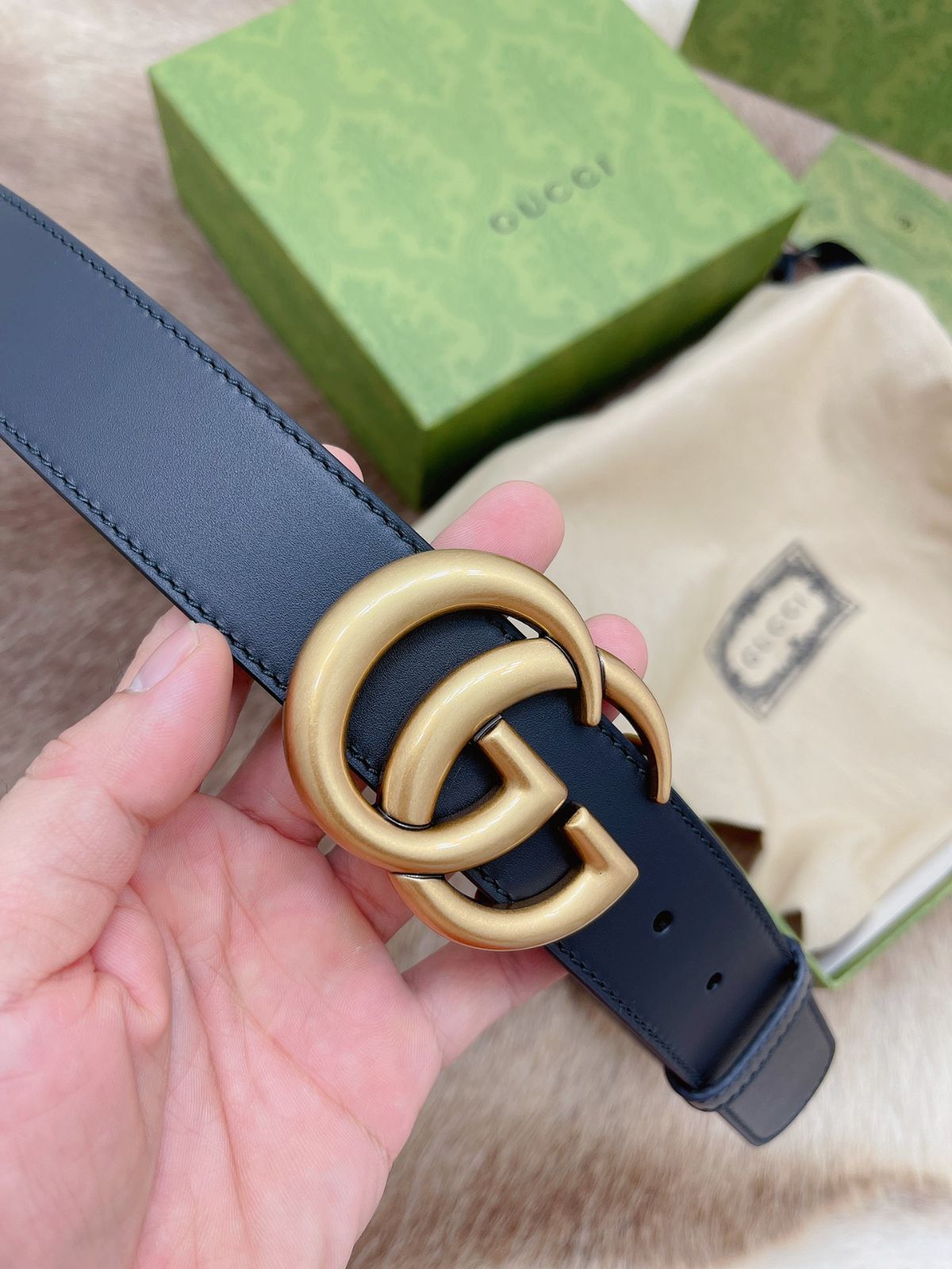 GUCCI 本革ベルト Belt with Interlocking G detail in black leather | GUCCI® US