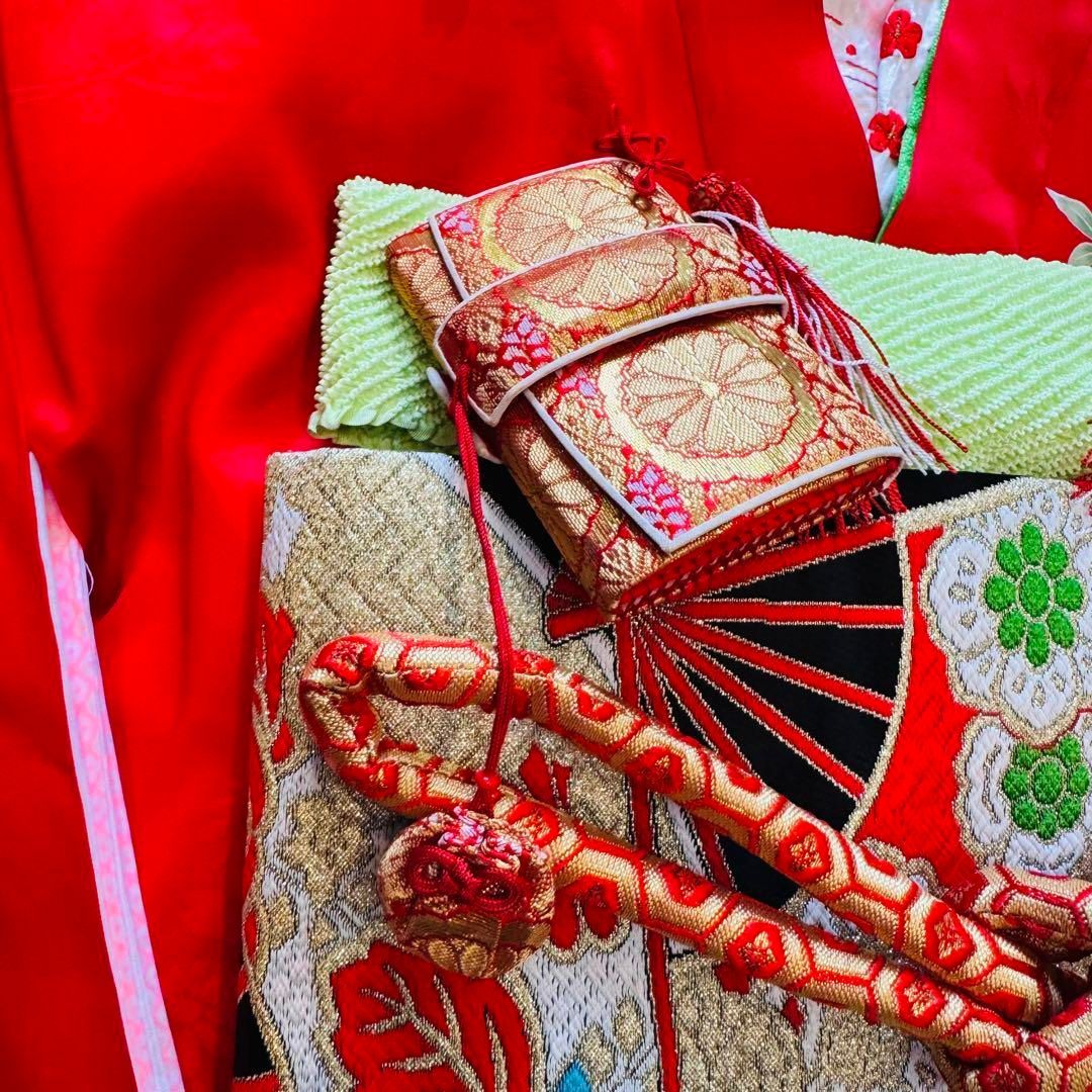 D 超美品　七五三　7歳　フルセット　女の子　子供　絹　着物　襦袢　帯　赤　花車 D 超美品 七五三 7歳 フルセット 女の子 子供 絹 着物 襦袢 帯