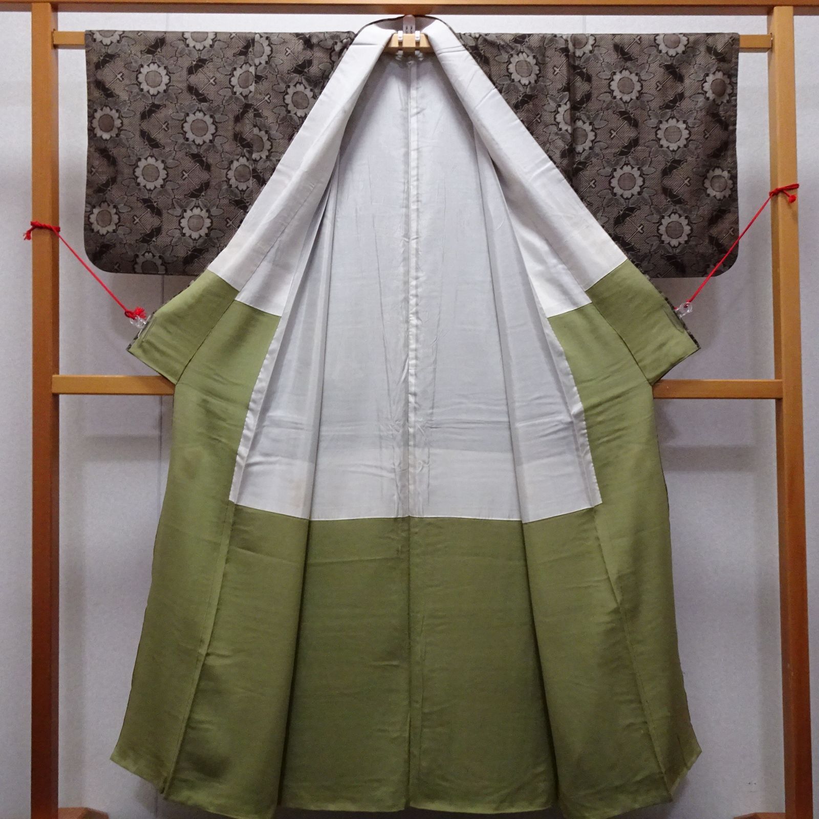 本場大島紬 【西郷柄 割り込み絣】 袷着物 未着用品 アンティーク着物 正絹 アンティーク 本場大島紬 着物 割り込み絣 向日葵 傘【230676y