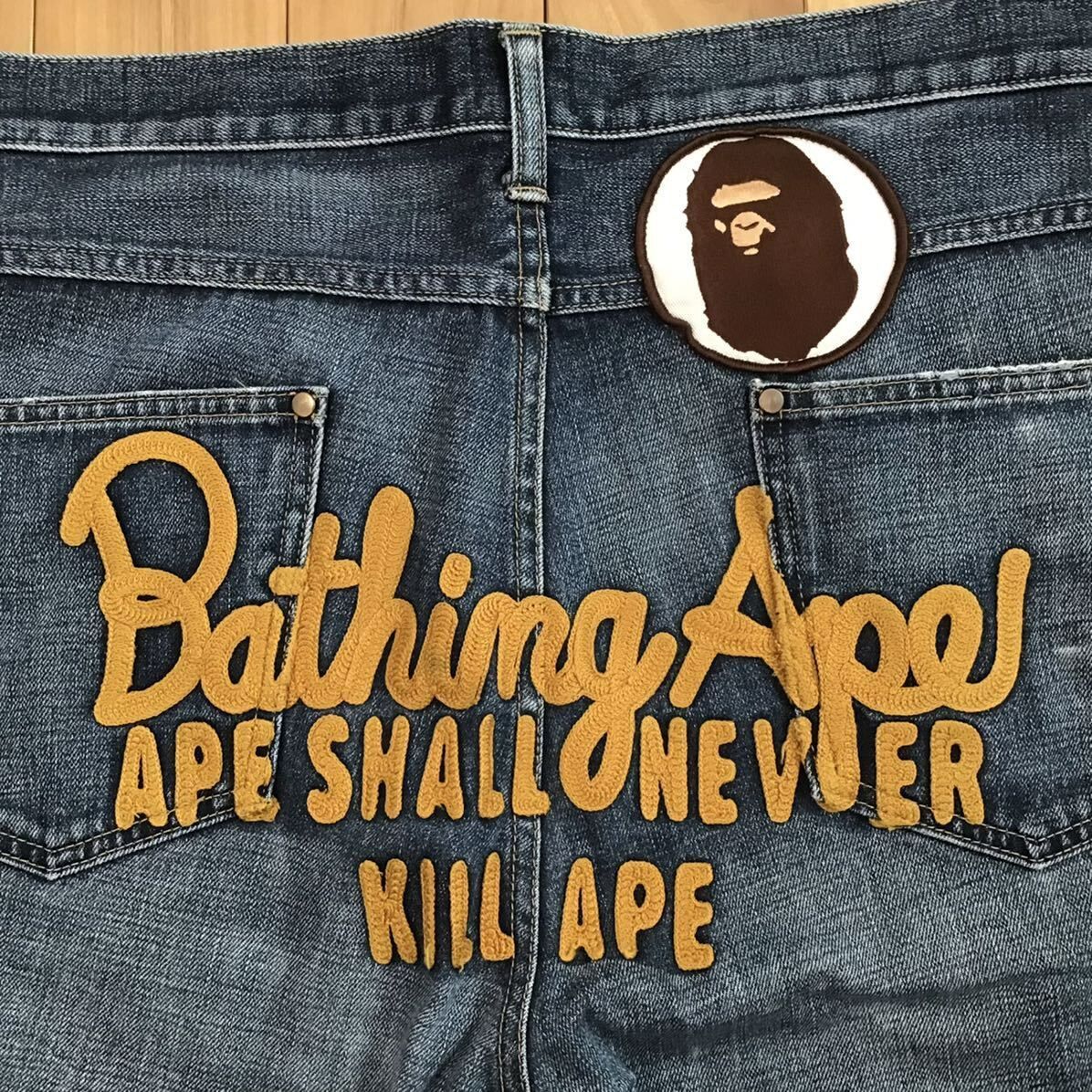 A BATHING APE 刺繍デニムパンツ　サイズ L パンツA BATHING APE (アベイシングエイプ) ヒップ刺繍 デニム