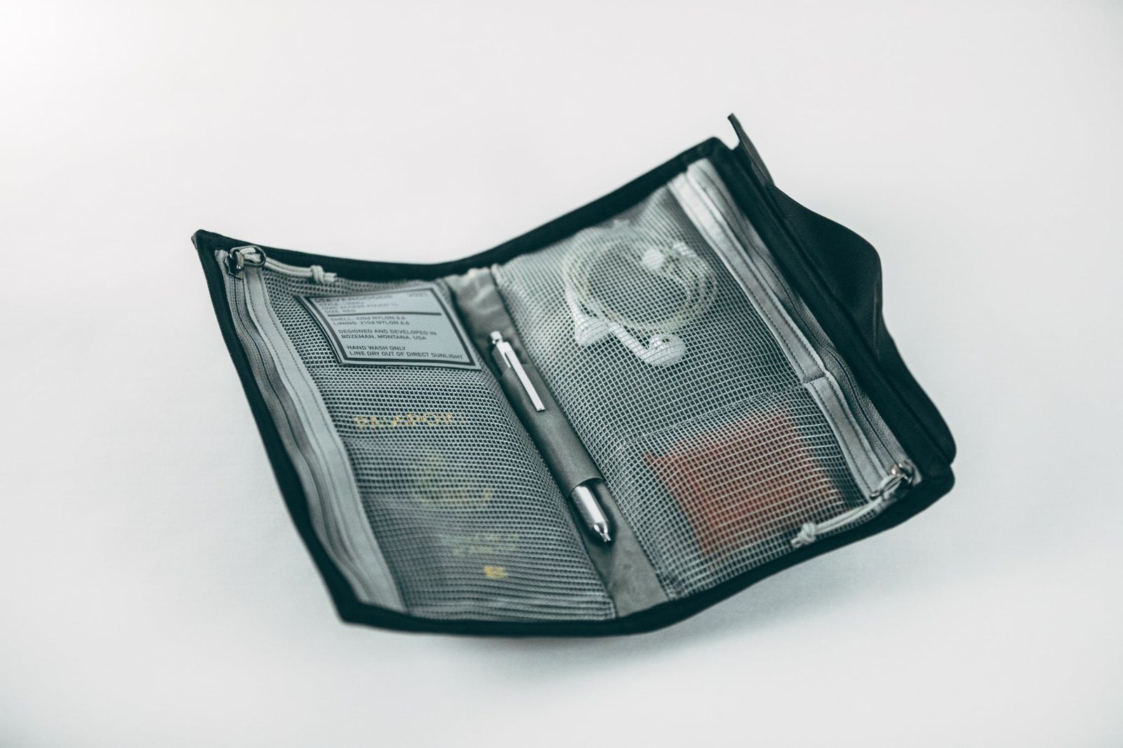 サンローラン クラッチバッグ ジップ タブレットホルダー 683865  