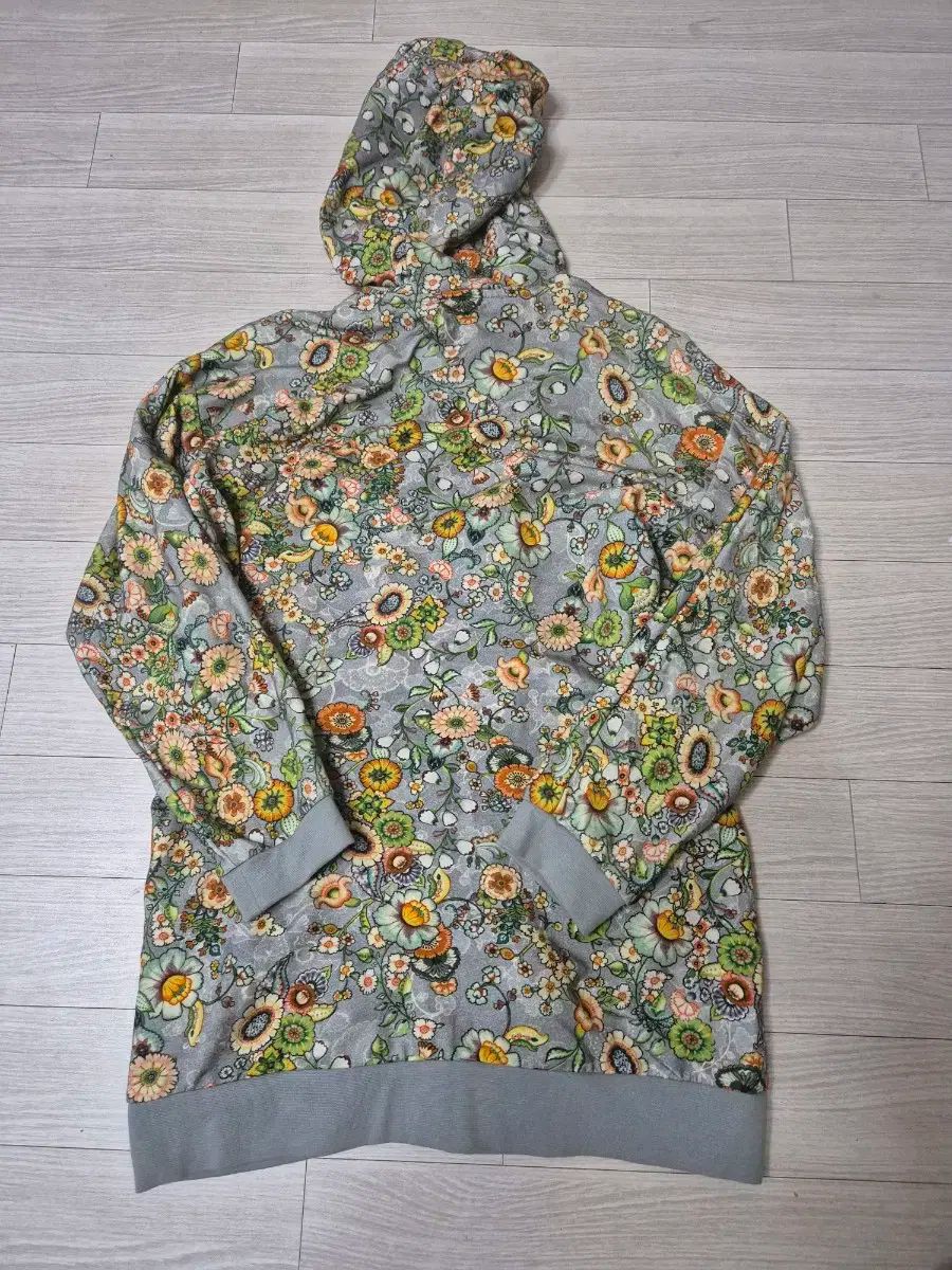 OILILY オイリリー フラワー パターン フード ジップアップ