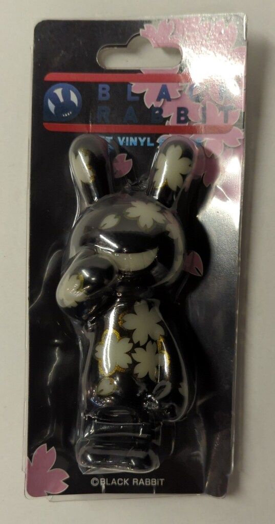 BLACKRABBiT SOFT VINYL FIGURE ブラックラビット 蓄光夜桜
