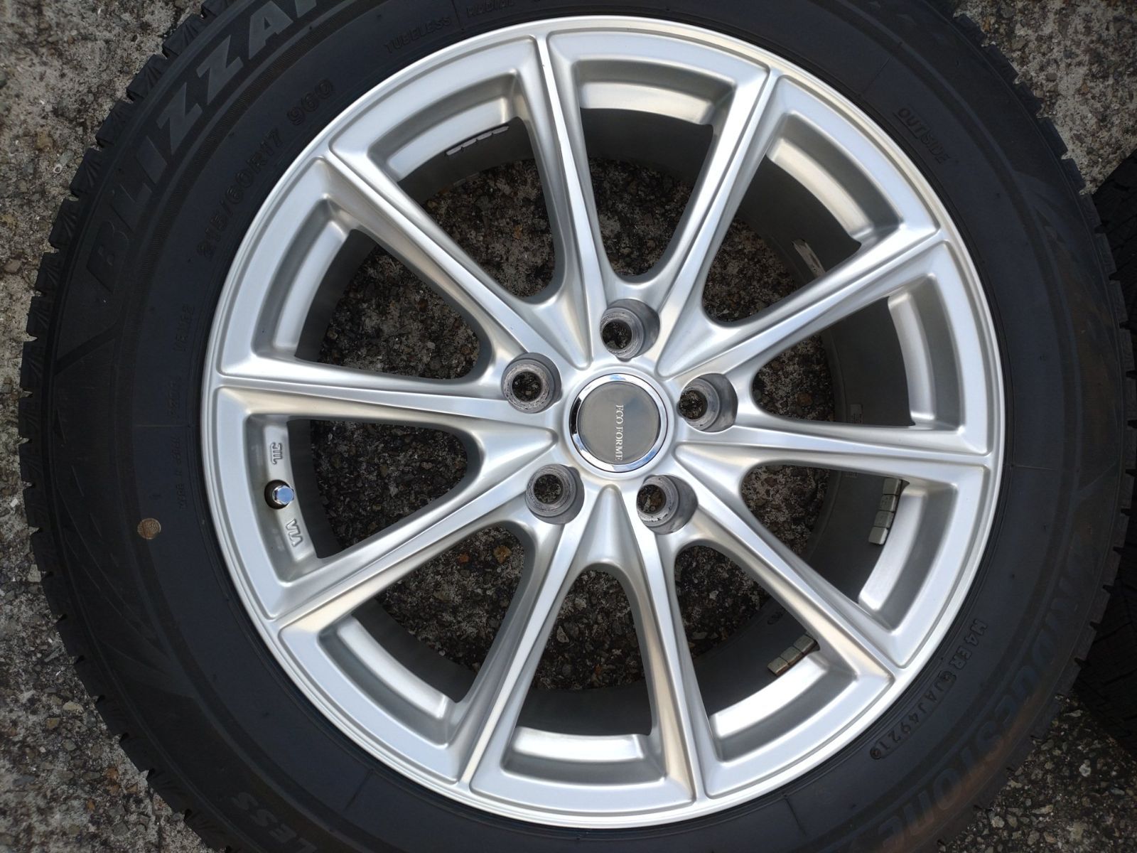 C-HR等に！エコフォルム+ブリヂストン製215/60R17スタッドレス 