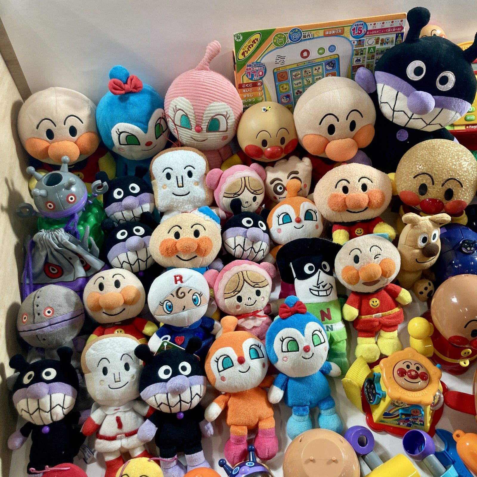 アンパンマン あんぱんまん ぬいぐるみ まとめ 小物 ばいきんまん こきんちゃん ドキンちゃん チーズ 等 13 8 kg