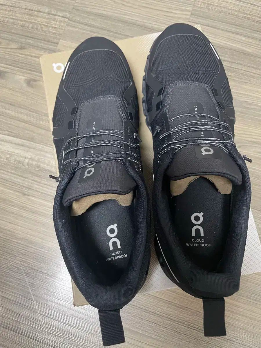 オン ランニング クラウド 6 WP 黒 275mm EU43 HRDEVELOPMENT_JP