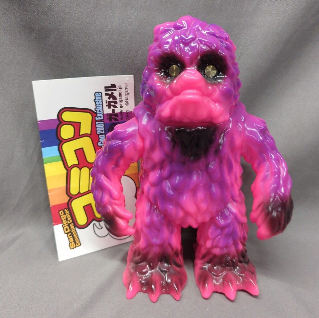 ガーガメルゾッキ怪獣へドラン長男（蛍光ピン ク素体／金目/紫塗装2007SDCC ガーガメル ゾッキ怪獣 ヘドラン長男(蛍光ピンク素体/金目/紫塗装