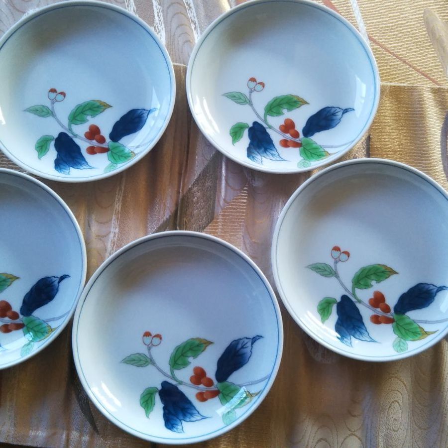 739 有田焼 賞美堂 其泉　染錦 木の実　柿紋　ソーサー　茶托　4 客　未使用 739 有田焼 賞美堂 其泉 染錦 木の実 柿紋 ソーサー 茶托 4 客