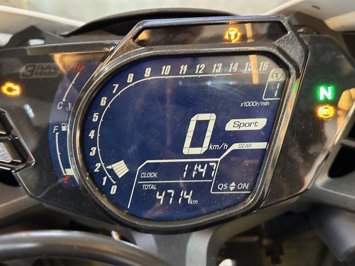 CBR250RR デジタル