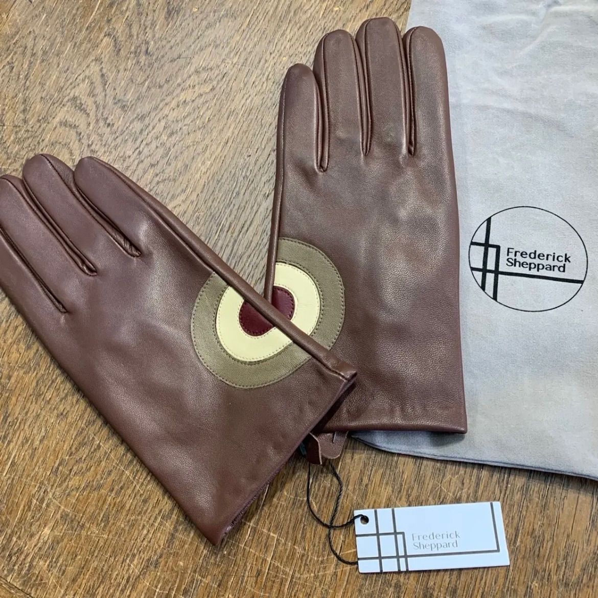 メンズ FREDERICK SHEPPARD MODターゲット レザーグローブ〈ブラウン