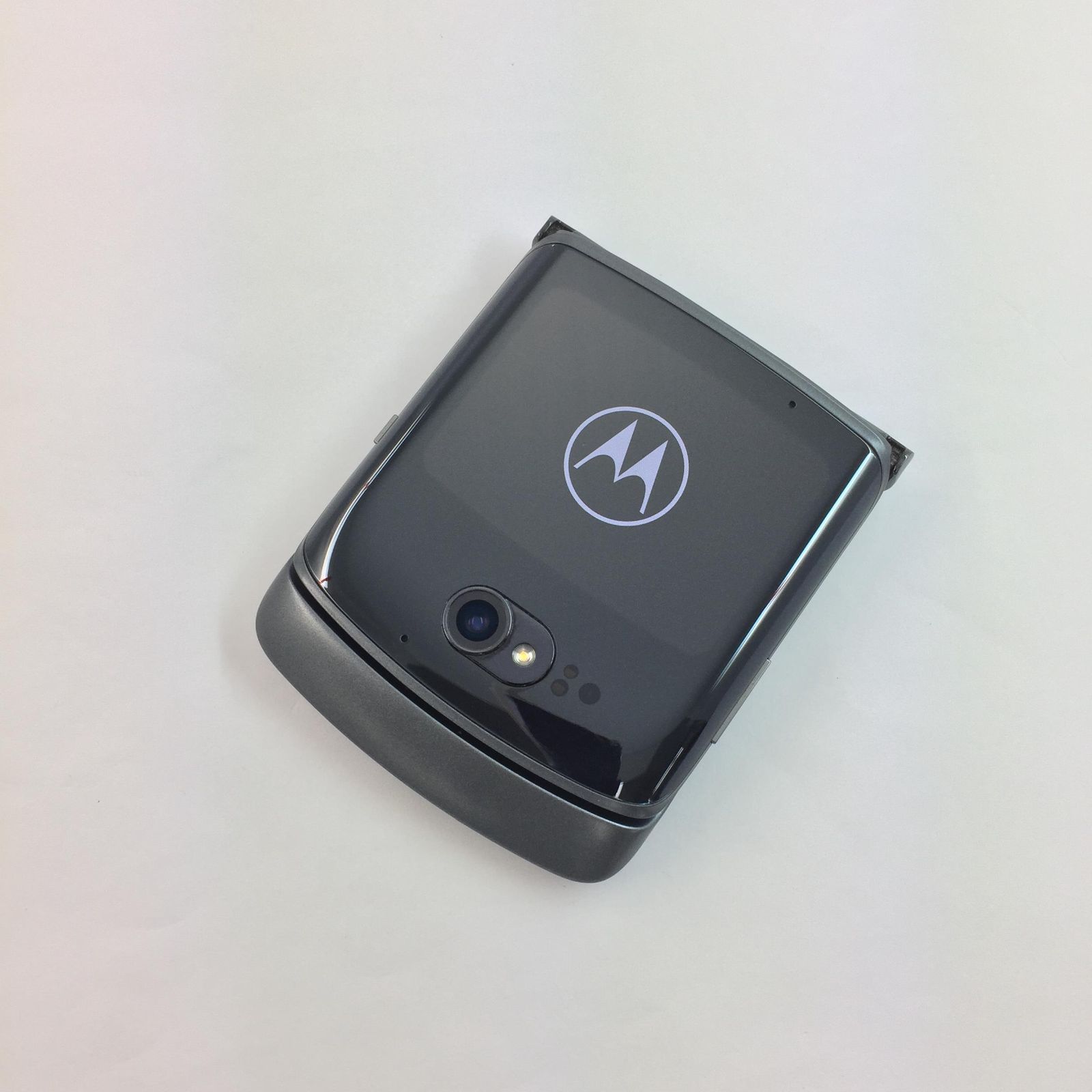 美品】motorola razr 5G/351648112535290 - メルカリ