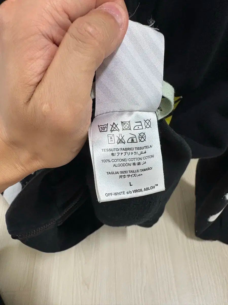 Off-White(オフホワイト) フード付き ジップアップパーカー 出品