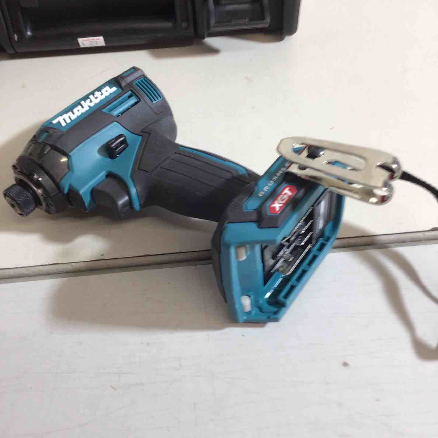 コードレスインパクトドライバー