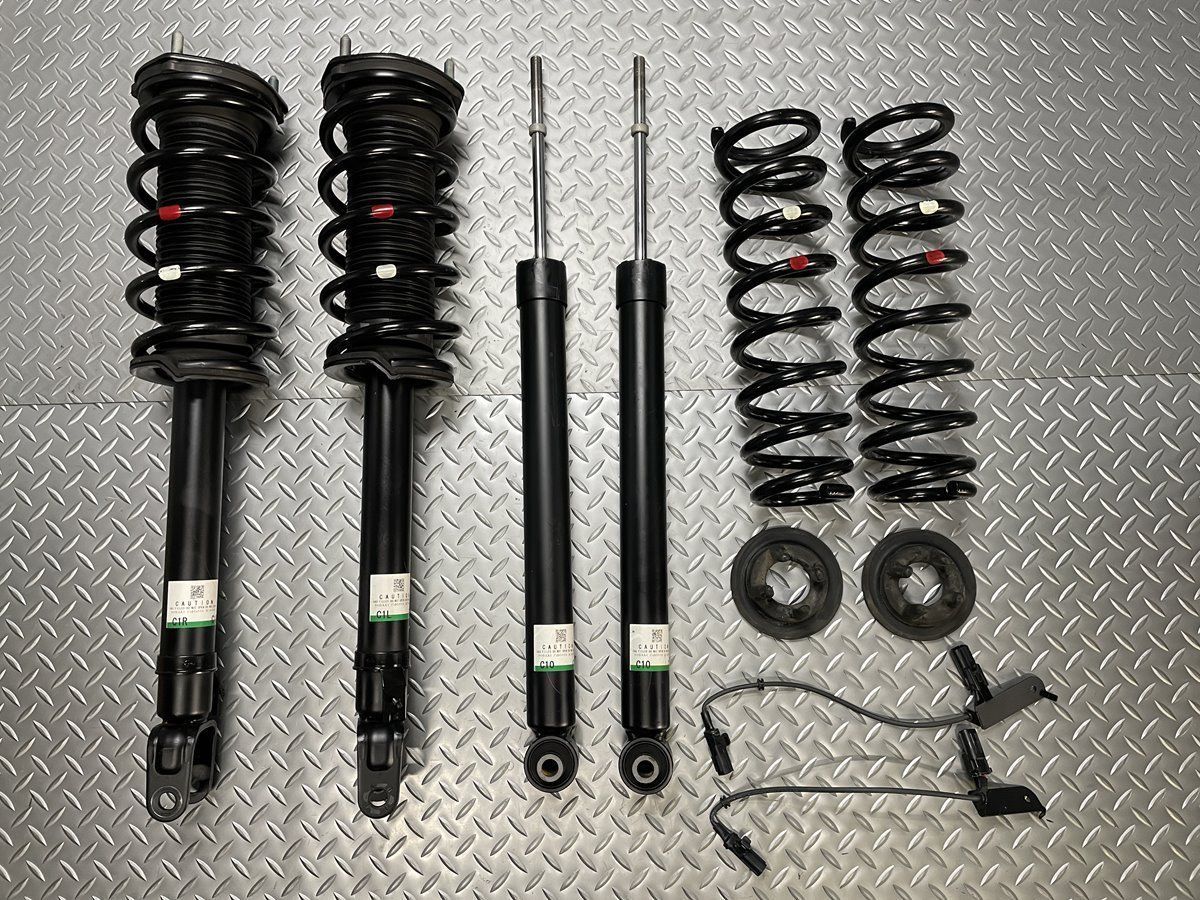 送料無料【中古】クラウン ハイブリッド AZSH20 純正サスキット 48510-30E20 48520-30820 48530-30F40(22100188)
