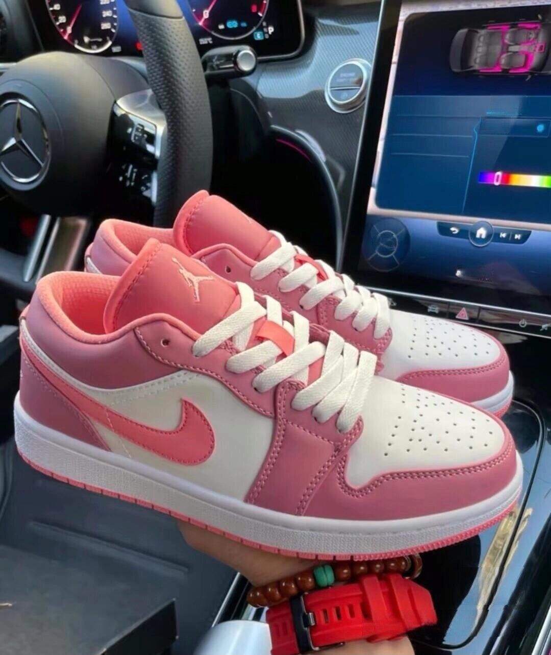 お値下げしました??即購入?? NIKE AIR JORDAN 1 LOw 