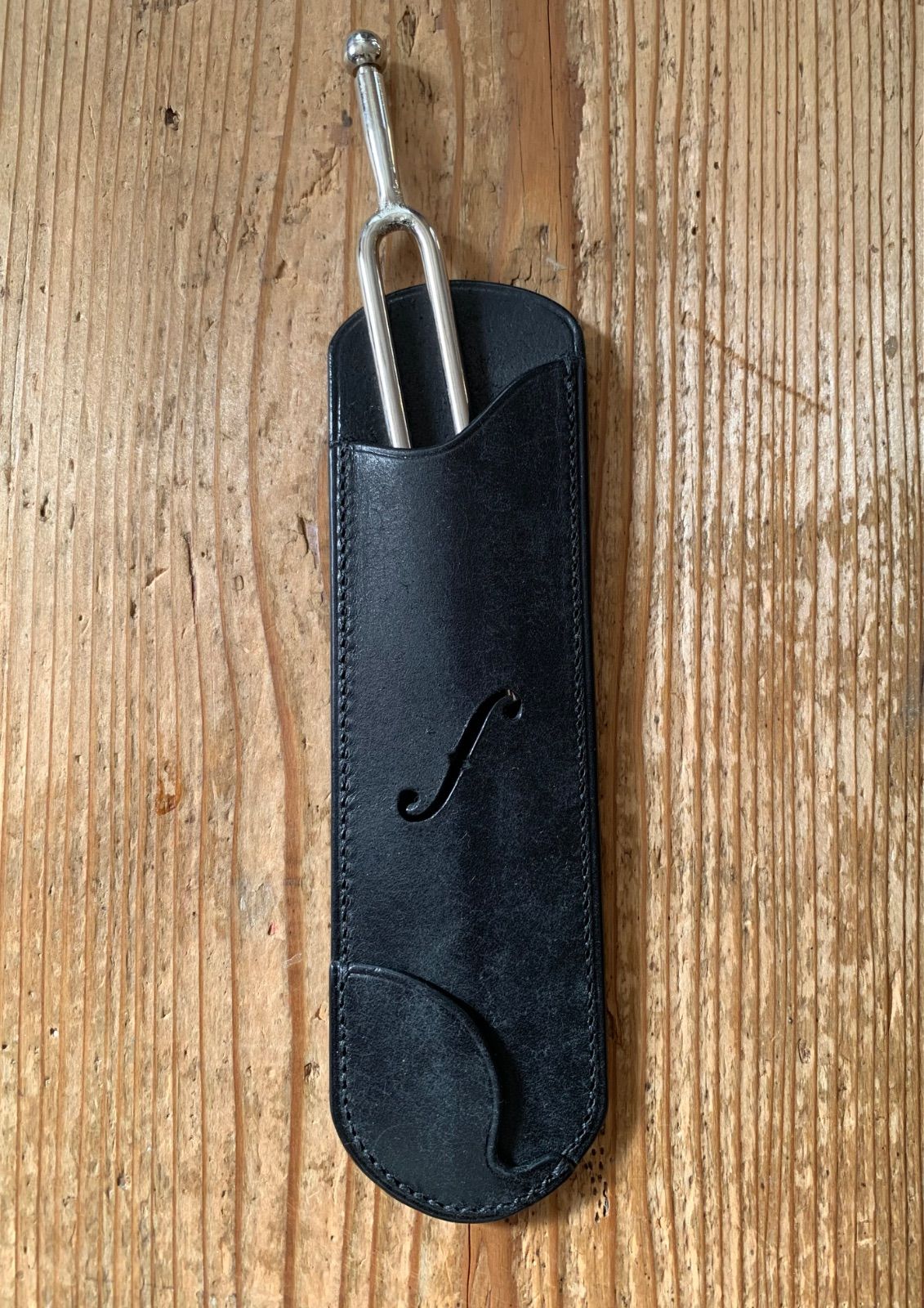 手縫いで創った革のペンケース 音叉ケース Pentopo Sumi - Topolino 588 NEXPOTALLINN_EU