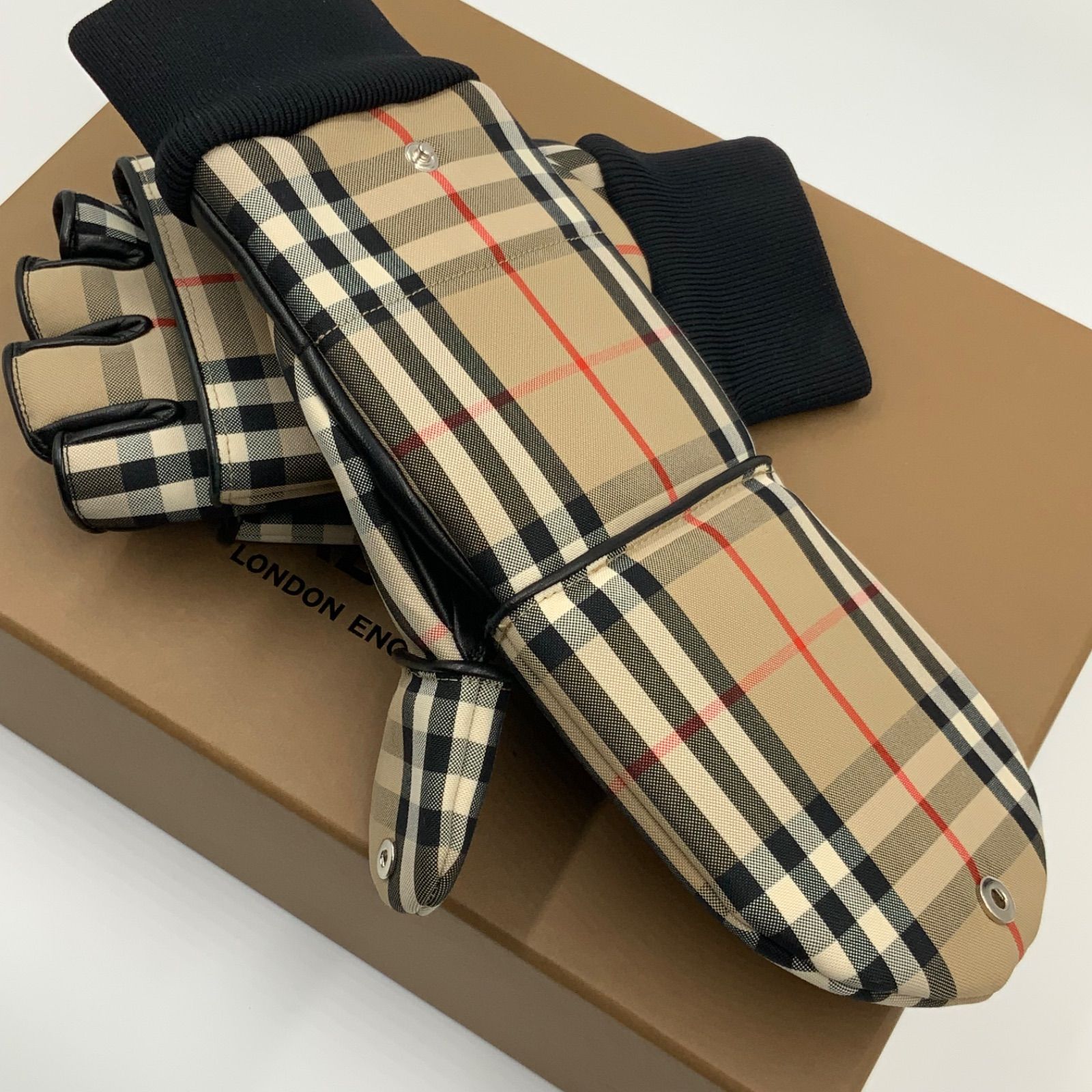 新品)BURBERRY ストライプフィンガーレス手袋 ONE SIZE オンライン ストアファッション - 新品)BURBERRY ストライプ