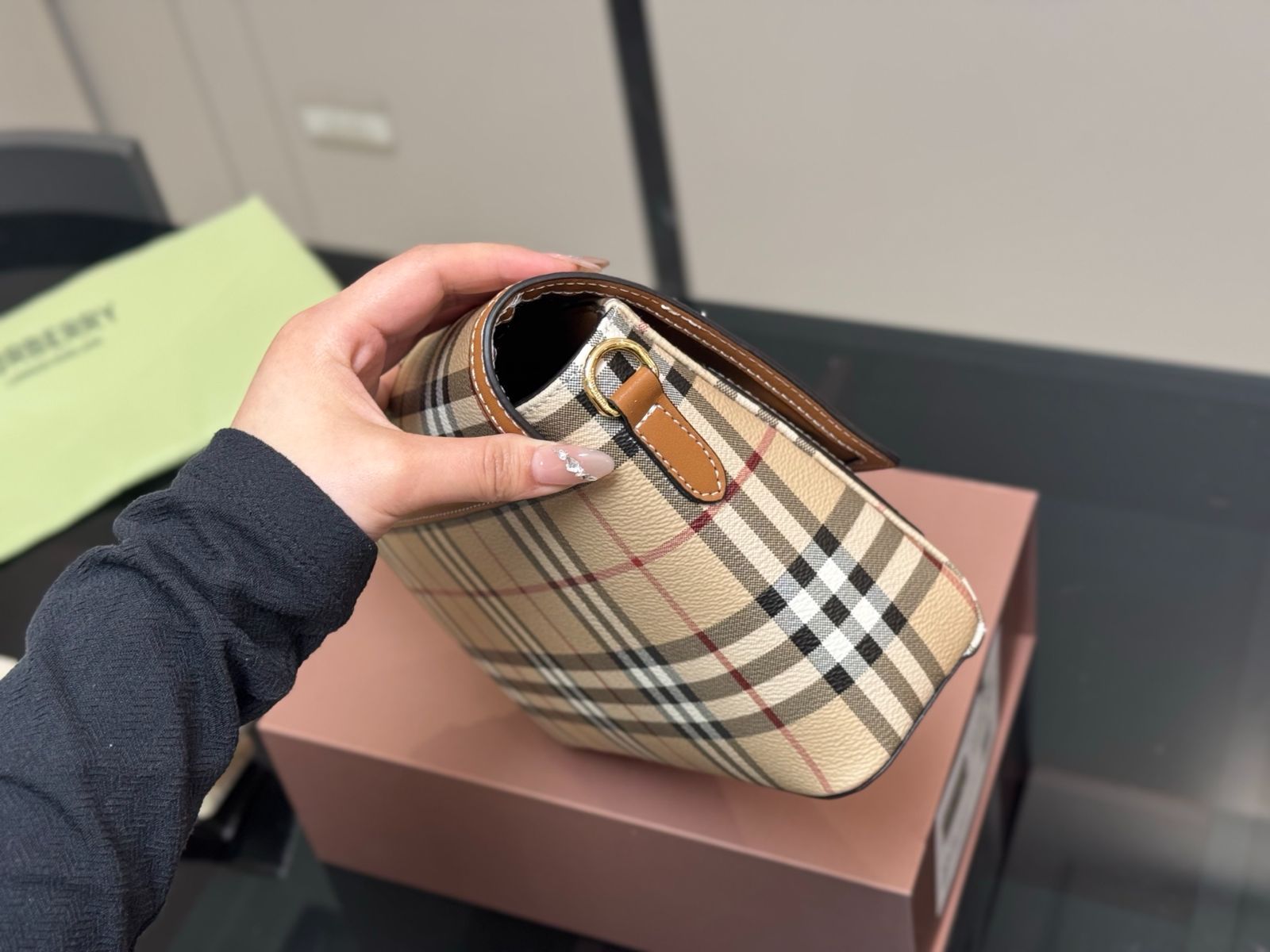 ♦Burberry♦マイクロ キャンバス バッグ☆正規品☆ ミニ ポケットバッグ (ナチュラル／モルトブラウン