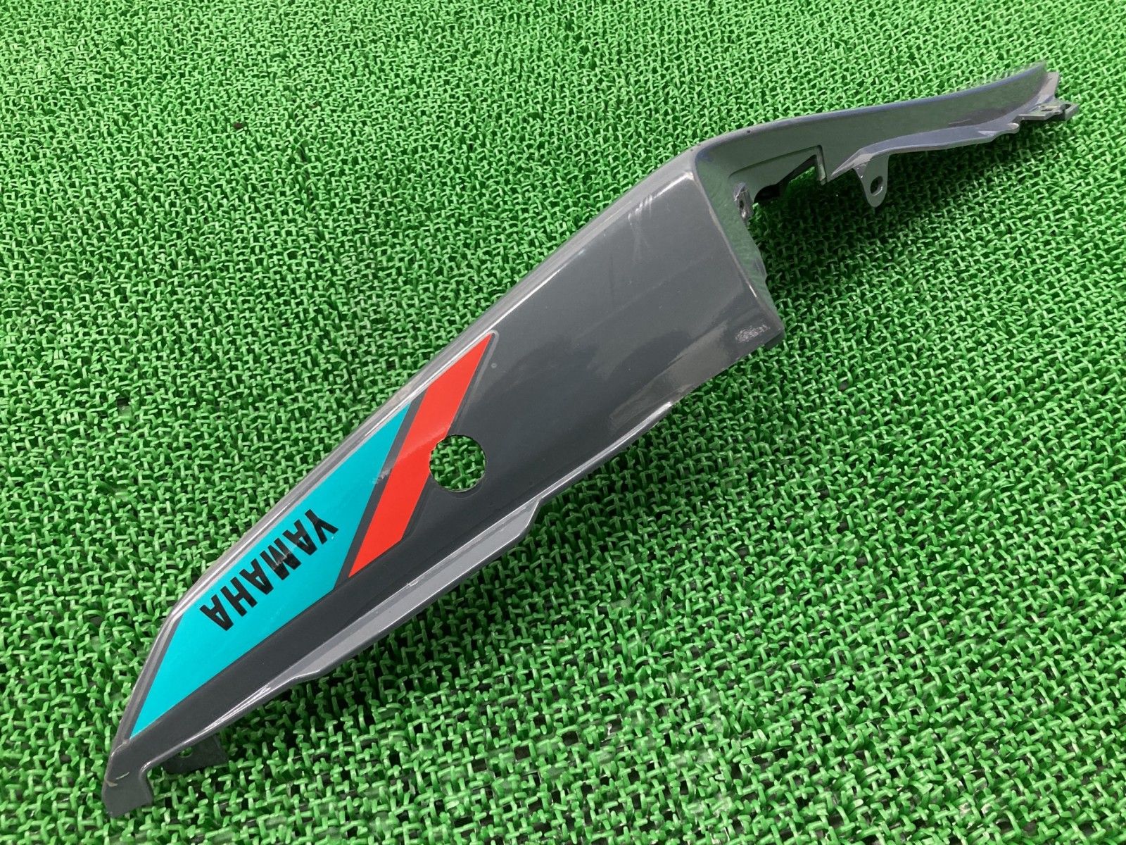 バイク MT-03 シートカウル 左 1WD ヤマハ 純正 バイク 部品 RH21J