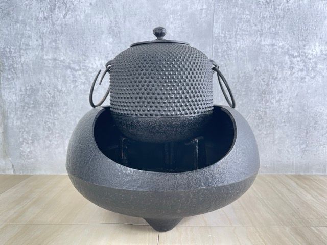 【未使用品】南部鉄器　岩鋳　鉄製茶釜　五徳　湯沸かし　茶道具　長火鉢 Yahoo!オークション -「南部鉄器 茶釜」の落札相場・落札価格