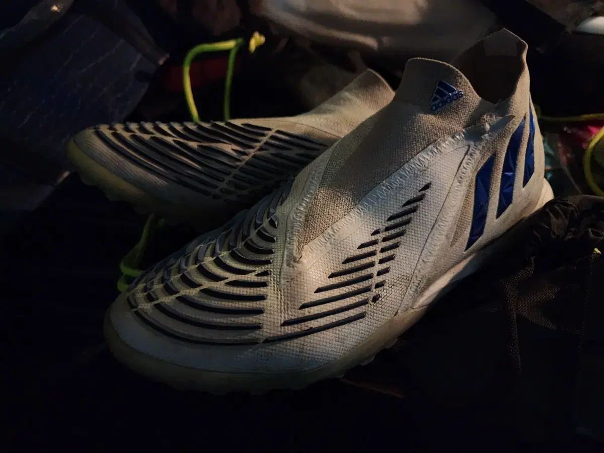 adidas アディダス プレデター これらはフットサルシューズです エッジ tf サイズ 270 ストラップレス ニトロジェン