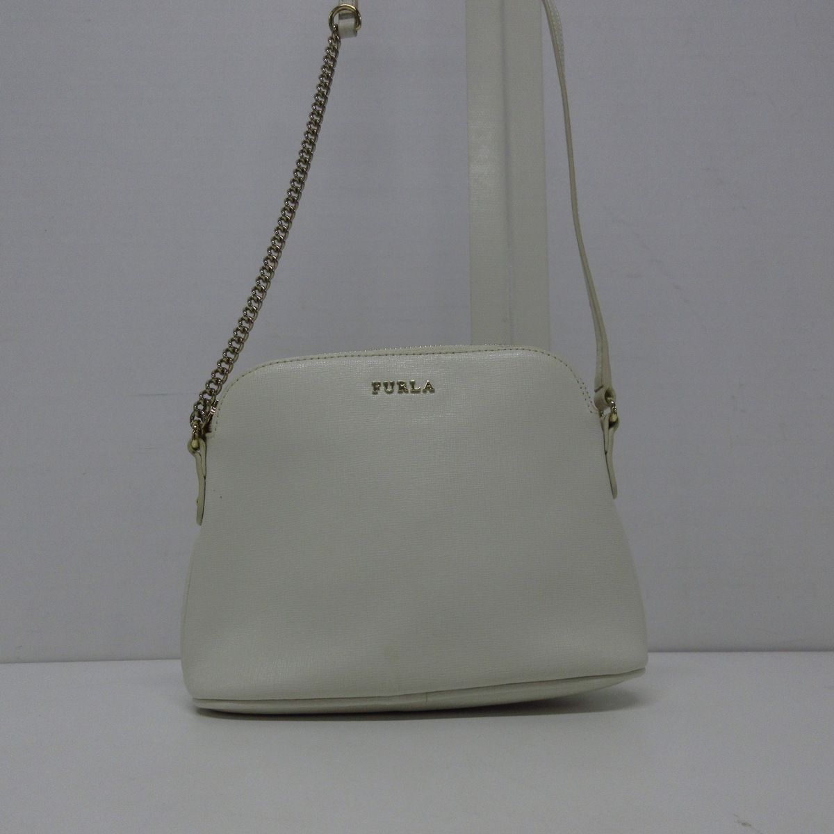 FURLA(フルラ) ショルダーバッグ美品 - 白 チェーンショルダー レザー ...