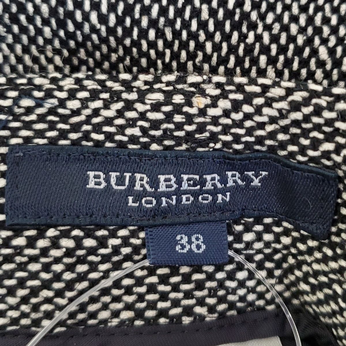 Burberry LONDON(バーバリーロンドン) パンツ サイズ38 L レディース - 黒×アイボリー フルレングス - メルカリ