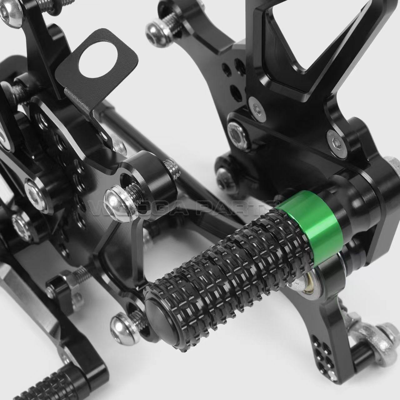 今ならほぼ即納！ Ninja ZX-4R ZX-4RR ZX-25R 専用 フットペグ位置上げキット（高 エアコン