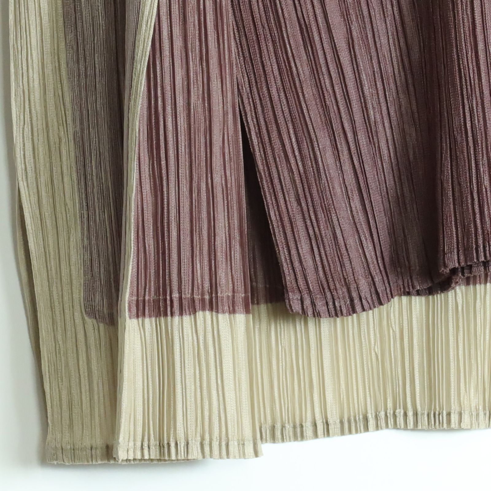 プリーツプリーズ ベージュ ノースリーブカットソー 極美品】プリーツプリーズ PLEATS PLEASE イッセイミヤケ