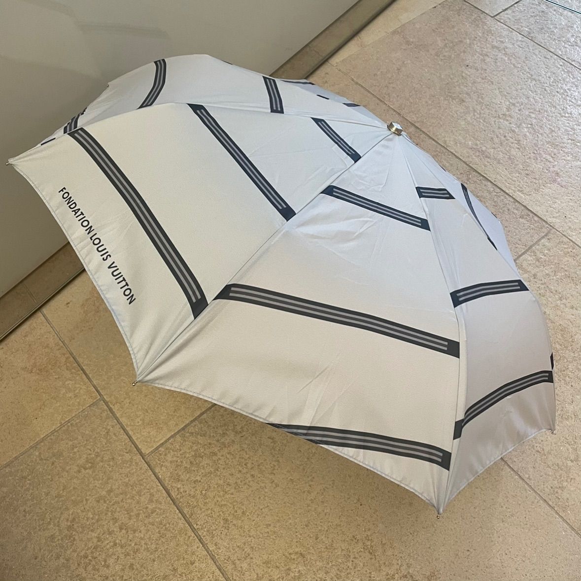 LOUIS VUITTON FONDATION 傘 折畳傘 ルイ・ヴィトン