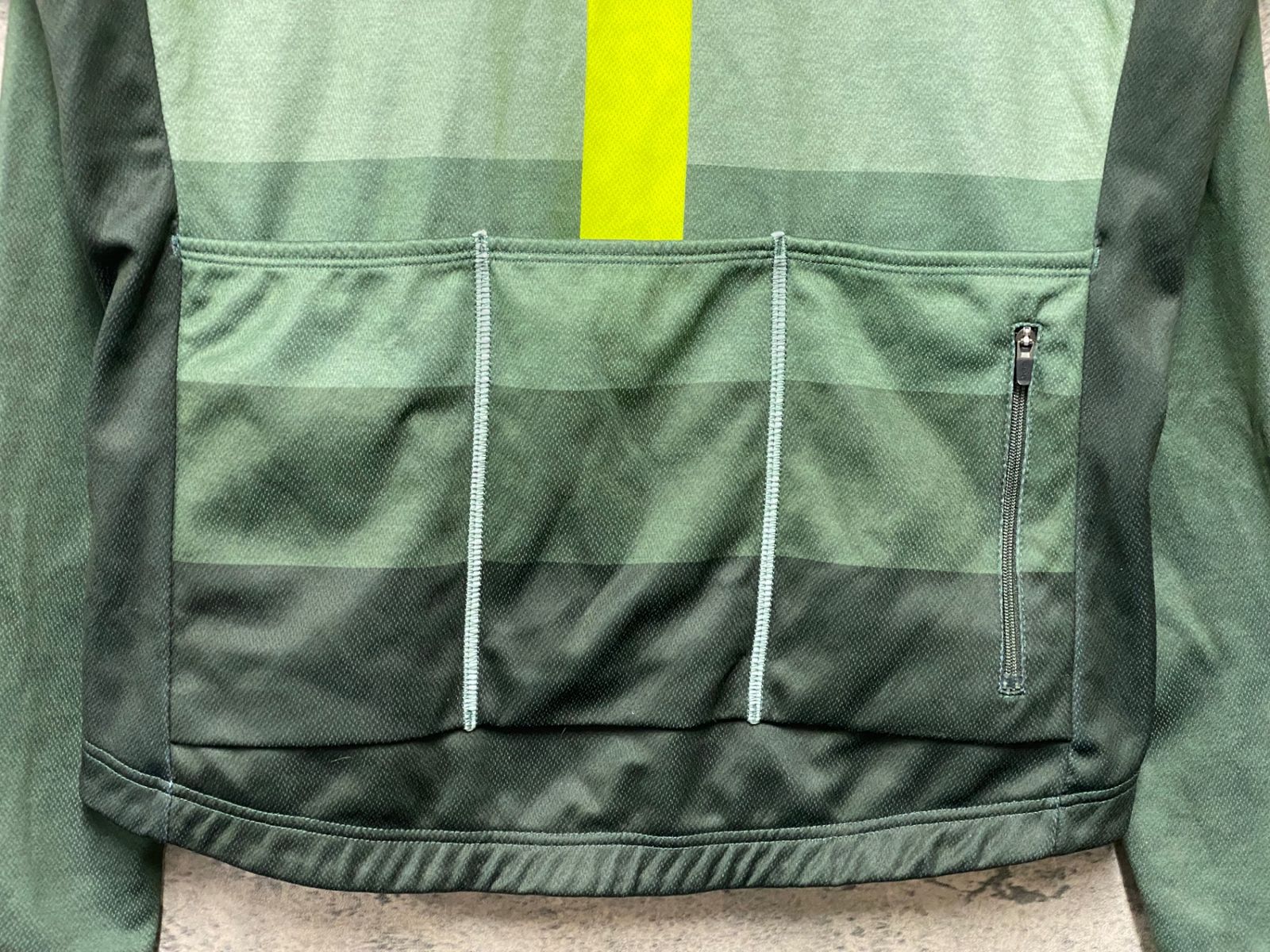 dhb 長袖ジャケット 黒/緑 コスパ抜群！dhbの冬用ジャージ - Chriboo!