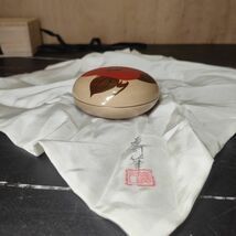 ㉓ 【レア・超美品・木箱入】鬼平 慶司 『椿蒔絵』 香合 人間国宝