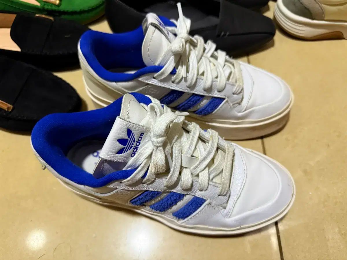 adidas （ 235 ） 靴 出品 2 1万ウォン) adidas(アディダス) ZX 4000