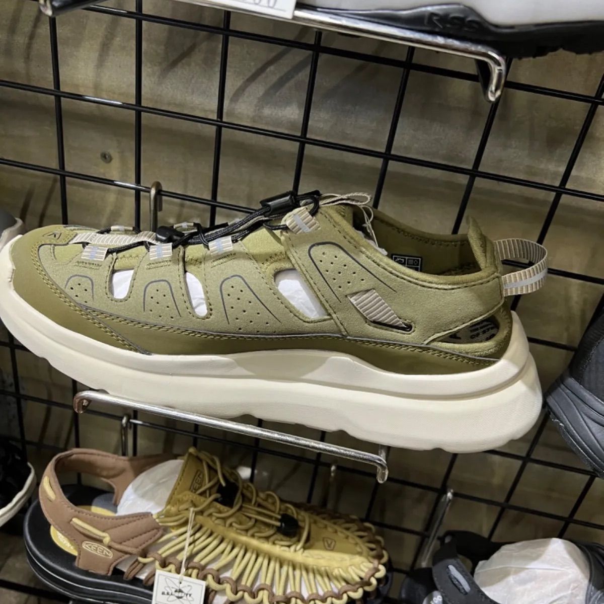 残り1点‼️KEEN keen キーン⚫︎靴 スニーカーサンダル カーキ 27 