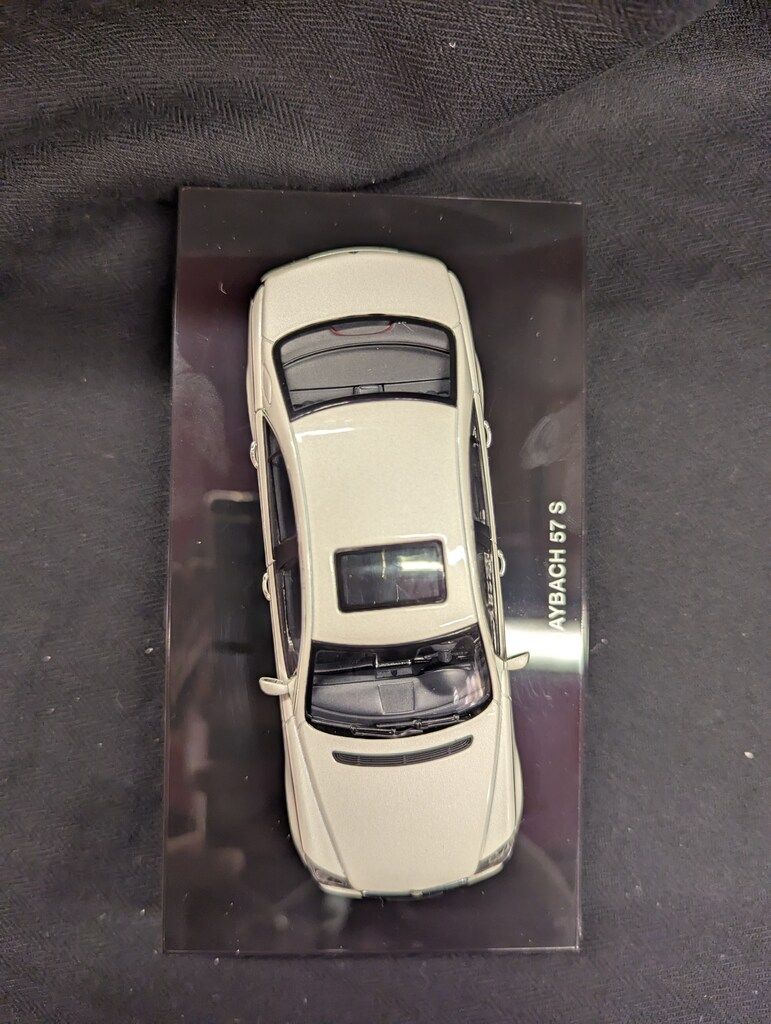 マイバッハautoart 57s 2005 autoart 56157 143 Maybach 57 S 2005 (white) - die cast - gotowy model