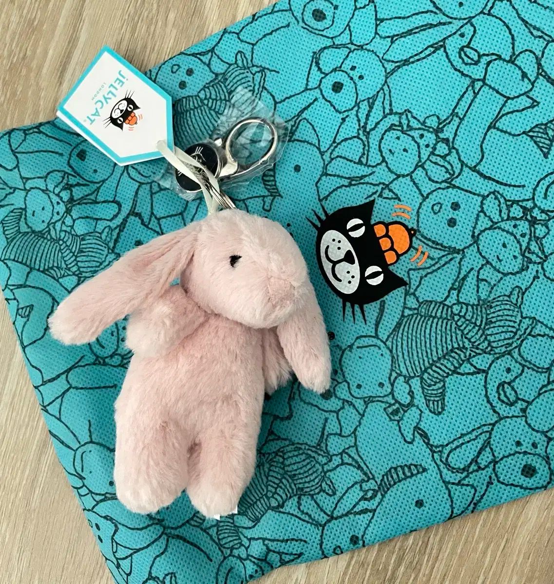 新作 ジェリーキャット バゲット キーチャーム 新品 タグ付き 新品 正規品 JELLYCAT(ジェリーキャット) キーリング バッグ