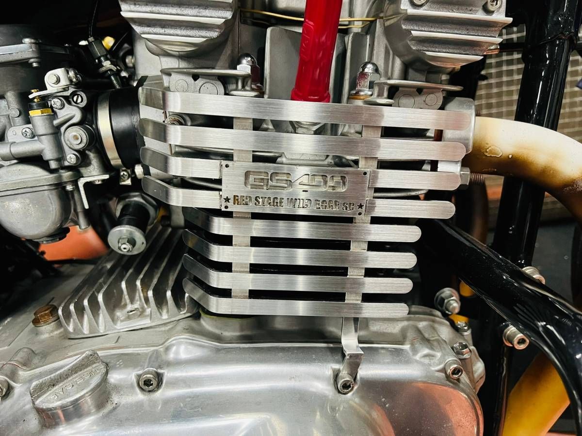 REDSTAGE GS400用エンジンフィンカバーステンレス製 GS400ロゴ赤