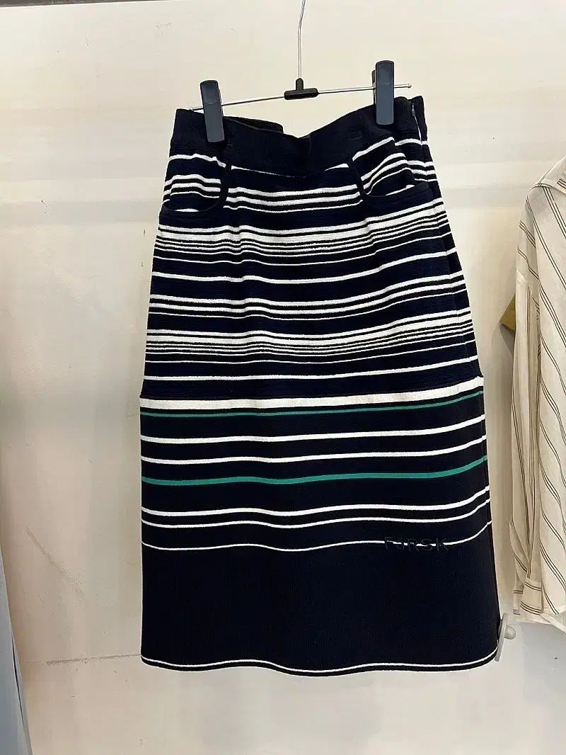 The HANDSOME LATT by T ニット スカート