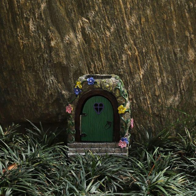 妖精のドア ガーデンライト オーナメント 太陽光置物 かわいい 庭 インテリア アソーラーLED エルフステップ ミニチュア置物 ツリー - メルカリ